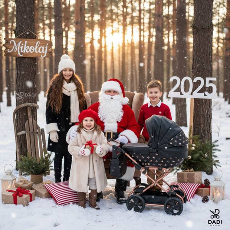 Szczęśliwe dzieci odkrywają wymarzony wózek dla lalek w świątecznej scenerii z Mikołajem – prezent na święta, Dadi-Shop